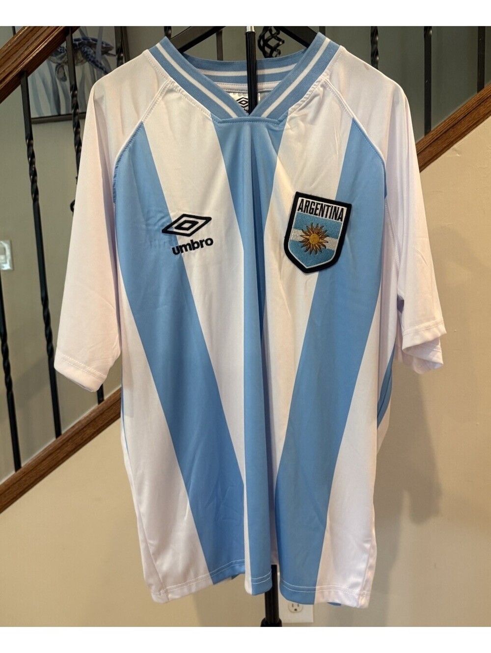 Men’s Vintage styled Umbro Argentina Soccer Jersey Size M